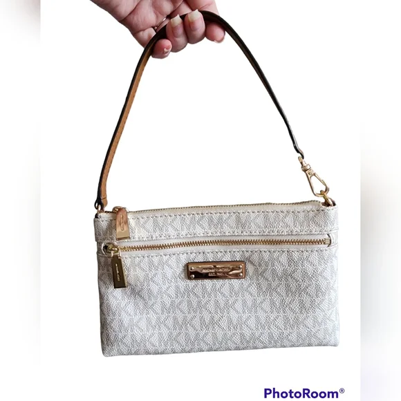 Michael kors wallet best sale pouch